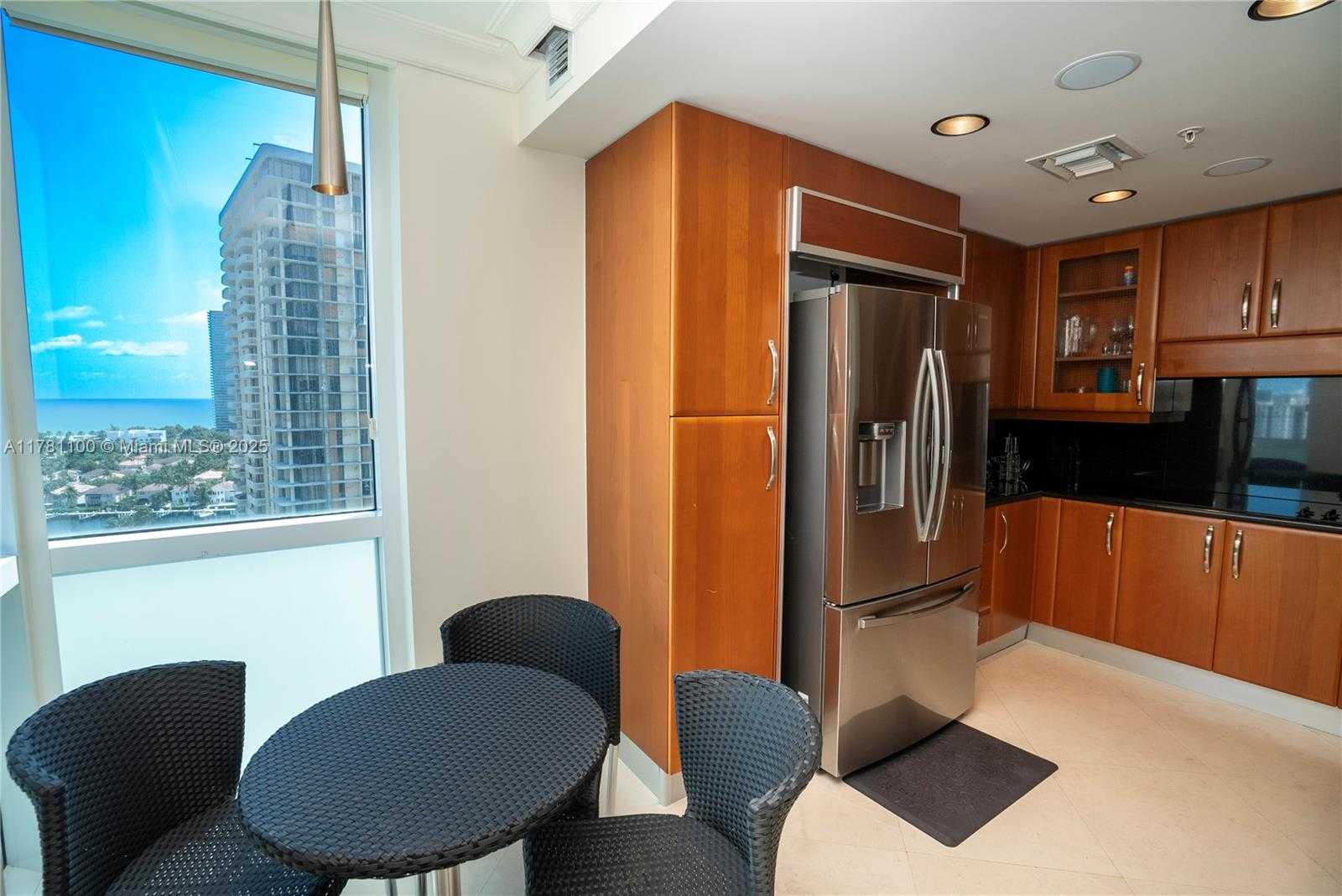 Small Image of 19400 TURNBERRY WAY #1732, Aventura Number 21