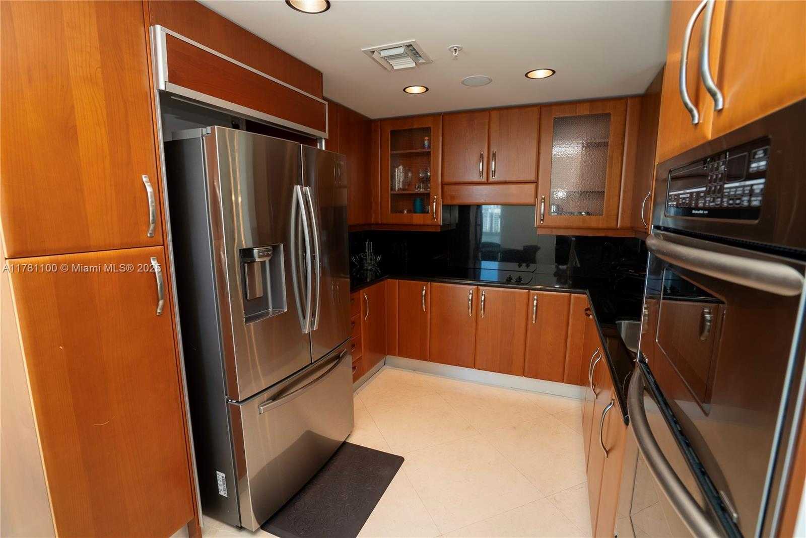 Small Image of 19400 TURNBERRY WAY #1732, Aventura Number 22