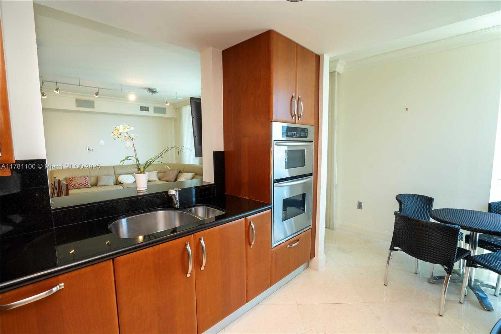 Small Image of 19400 TURNBERRY WAY #1732, Aventura Number 23