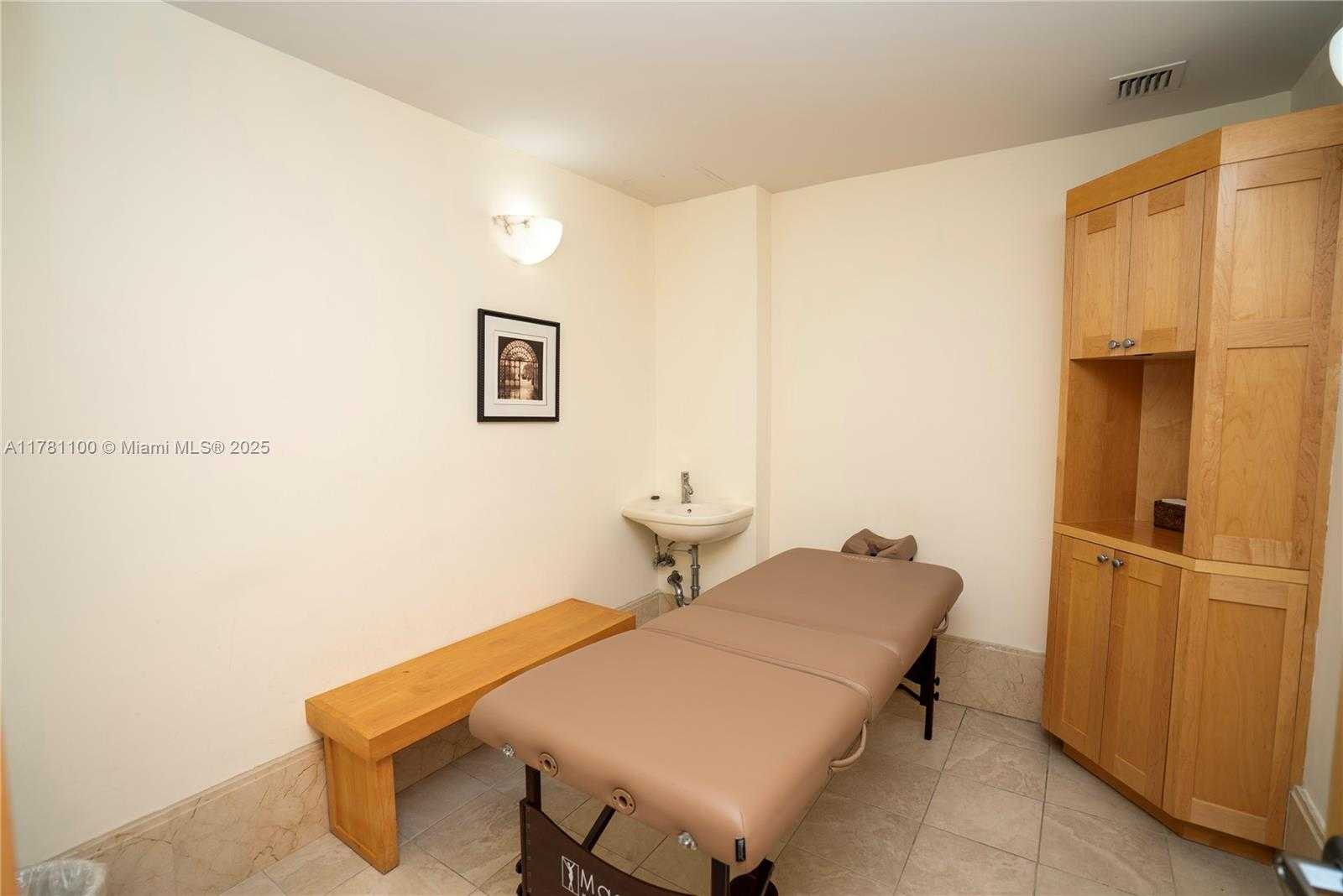 Small Image of 19400 TURNBERRY WAY #1732, Aventura Number 32