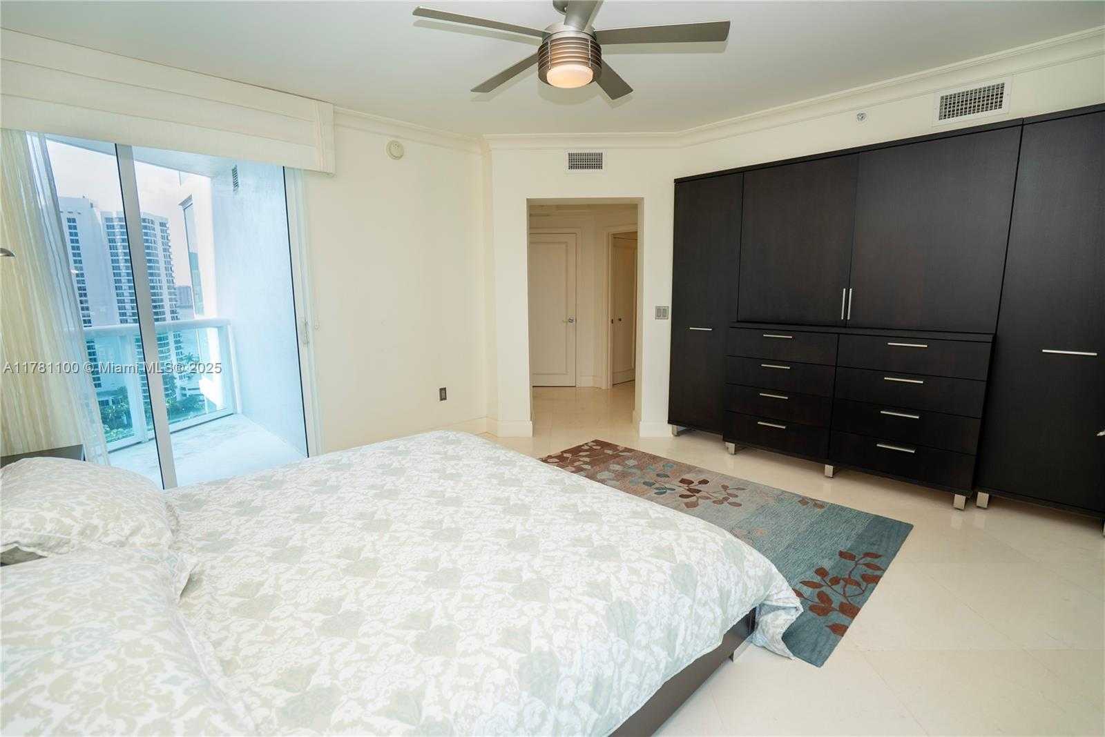 Small Image of 19400 TURNBERRY WAY #1732, Aventura Number 9