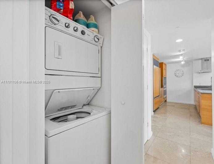 Small Image of 485 BRICKELL AVE #3503, Miami Number 17