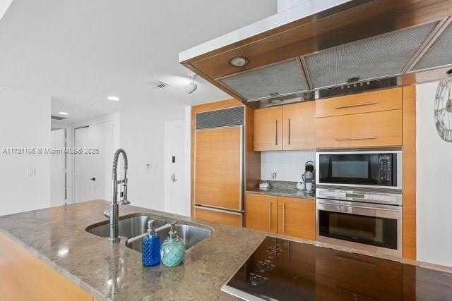 Small Image of 485 BRICKELL AVE #3503, Miami Number 2