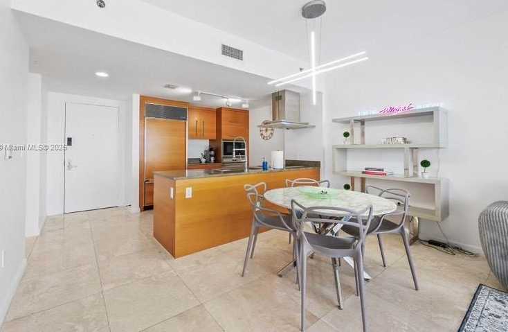 Small Image of 485 BRICKELL AVE #3503, Miami Number 6