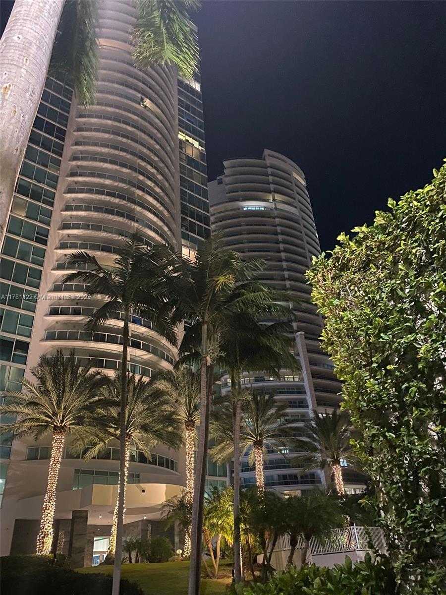 Small Image of 2101 Brickell Ave, Miami, FL 33129, USA Number 10
