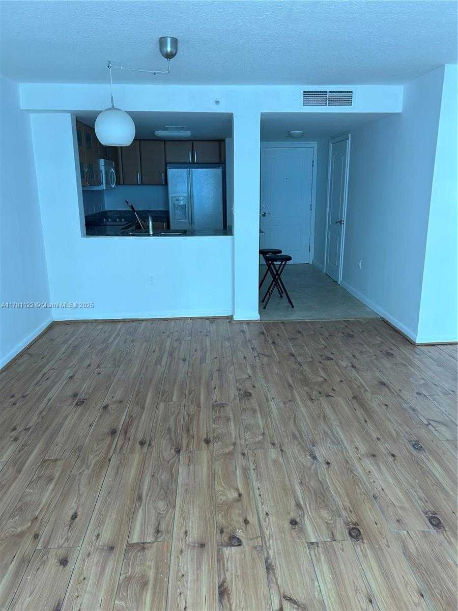 Small Image of 2101 Brickell Ave, Miami, FL 33129, USA Number 3