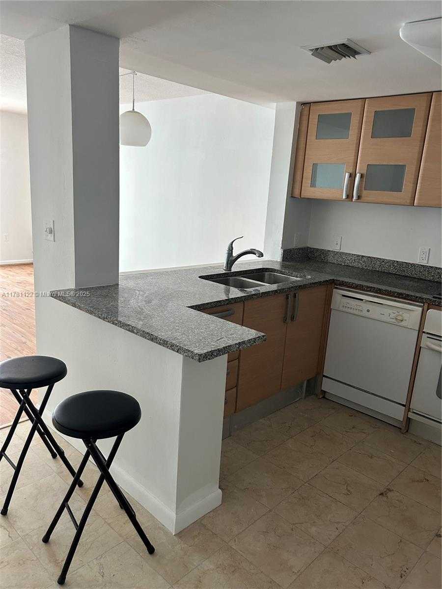 Small Image of 2101 Brickell Ave, Miami, FL 33129, USA Number 5
