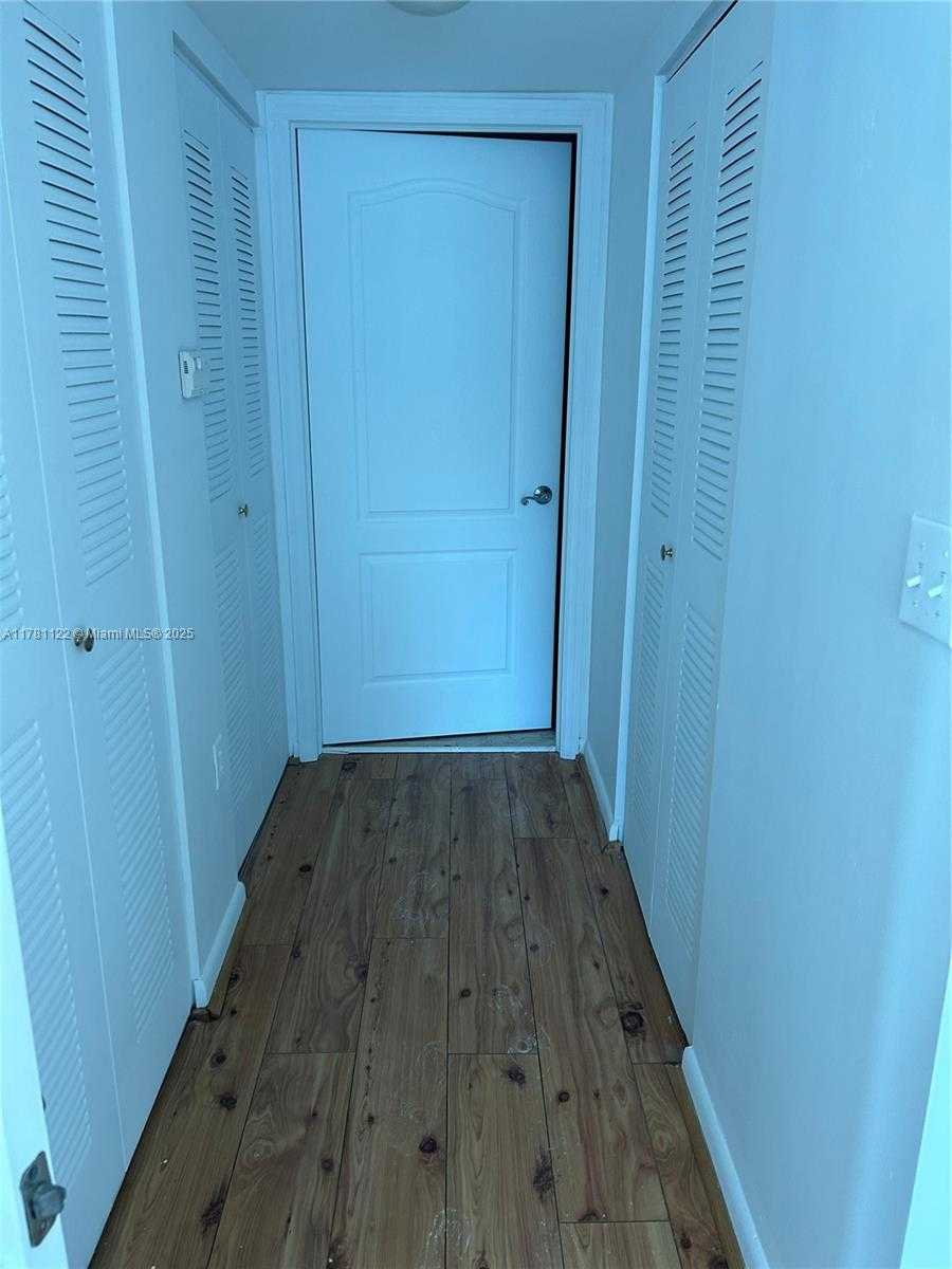 Small Image of 2101 Brickell Ave, Miami, FL 33129, USA Number 7