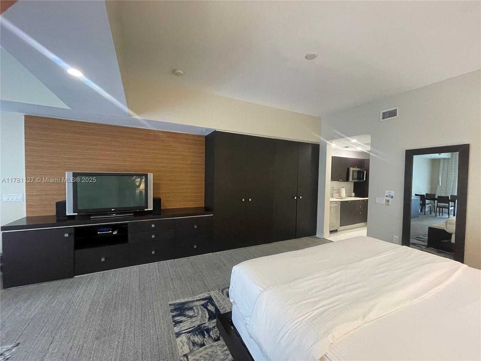 Small Image of 5300 NORTH WEST 87TH AVE #1103, Doral Number 12