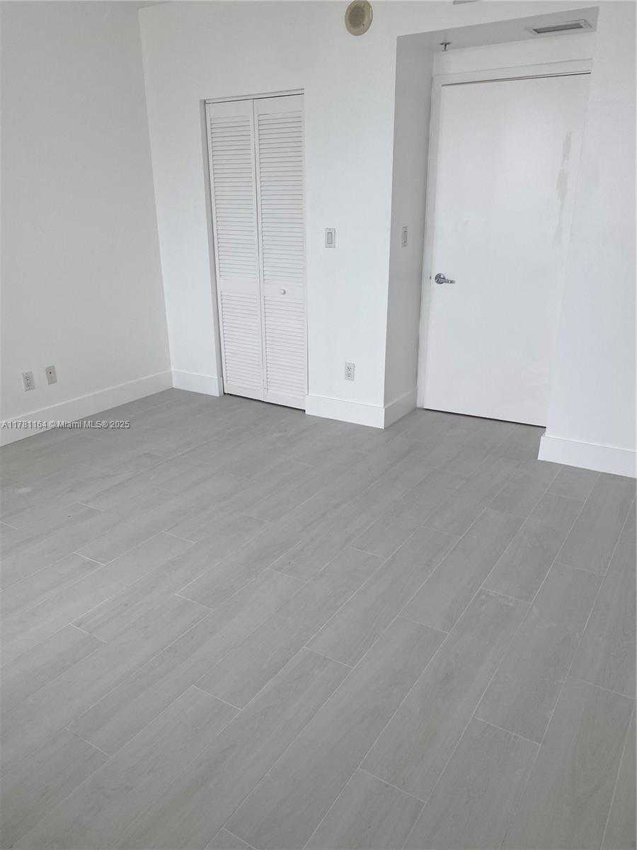 Small Image of 325 #3524, Miami Number 40