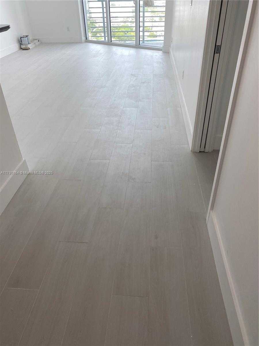 Small Image of 325 #3524, Miami Number 47