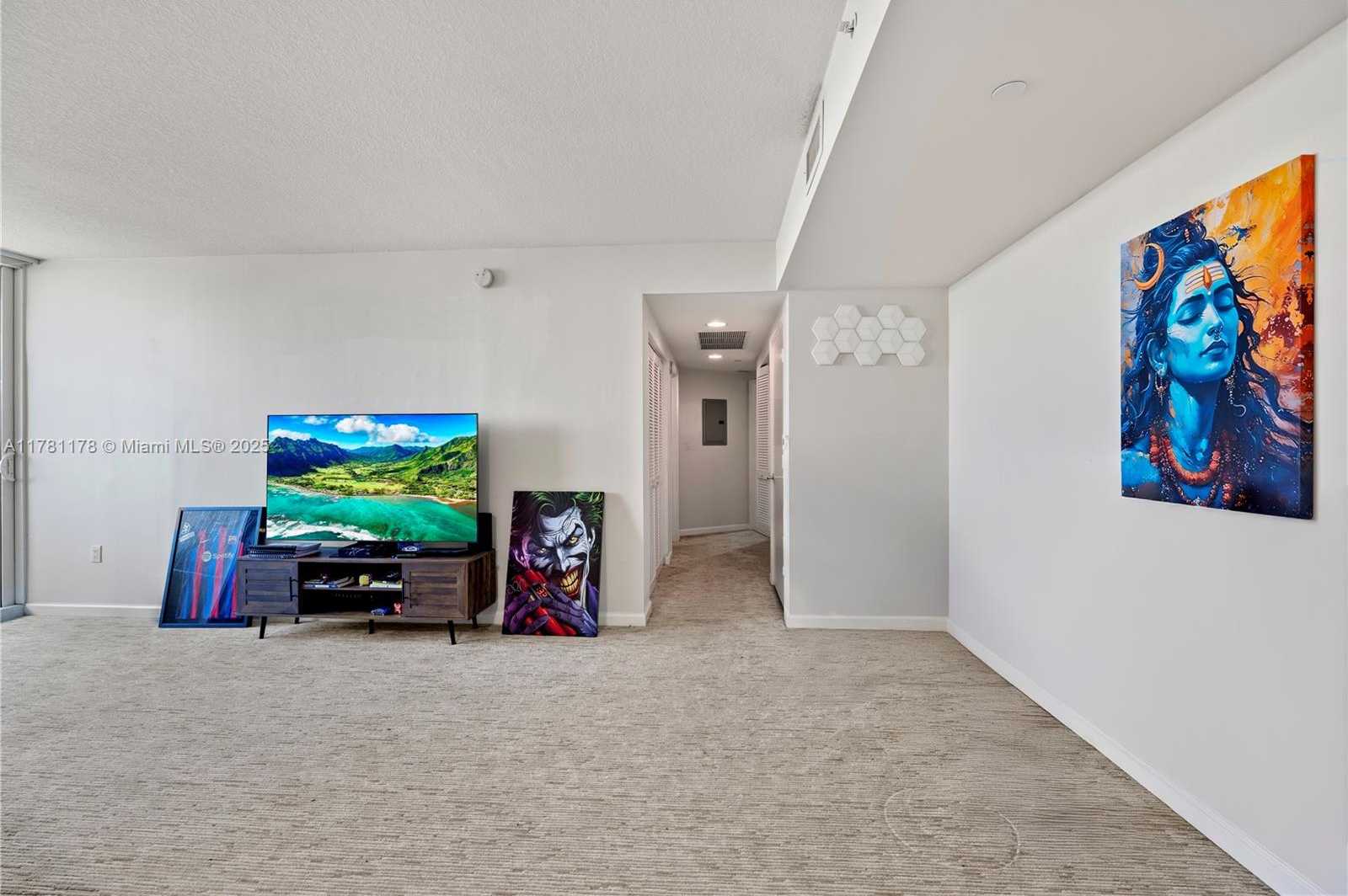 Small Image of 19501 WEST COUNTRY CLUB DR #2106, Aventura Number 4