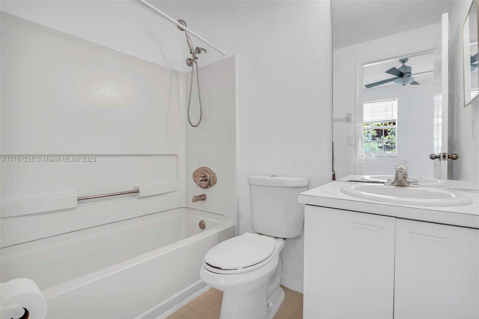 Small Image of 8151 SAN CARLOS CIR, Tamarac Number 16