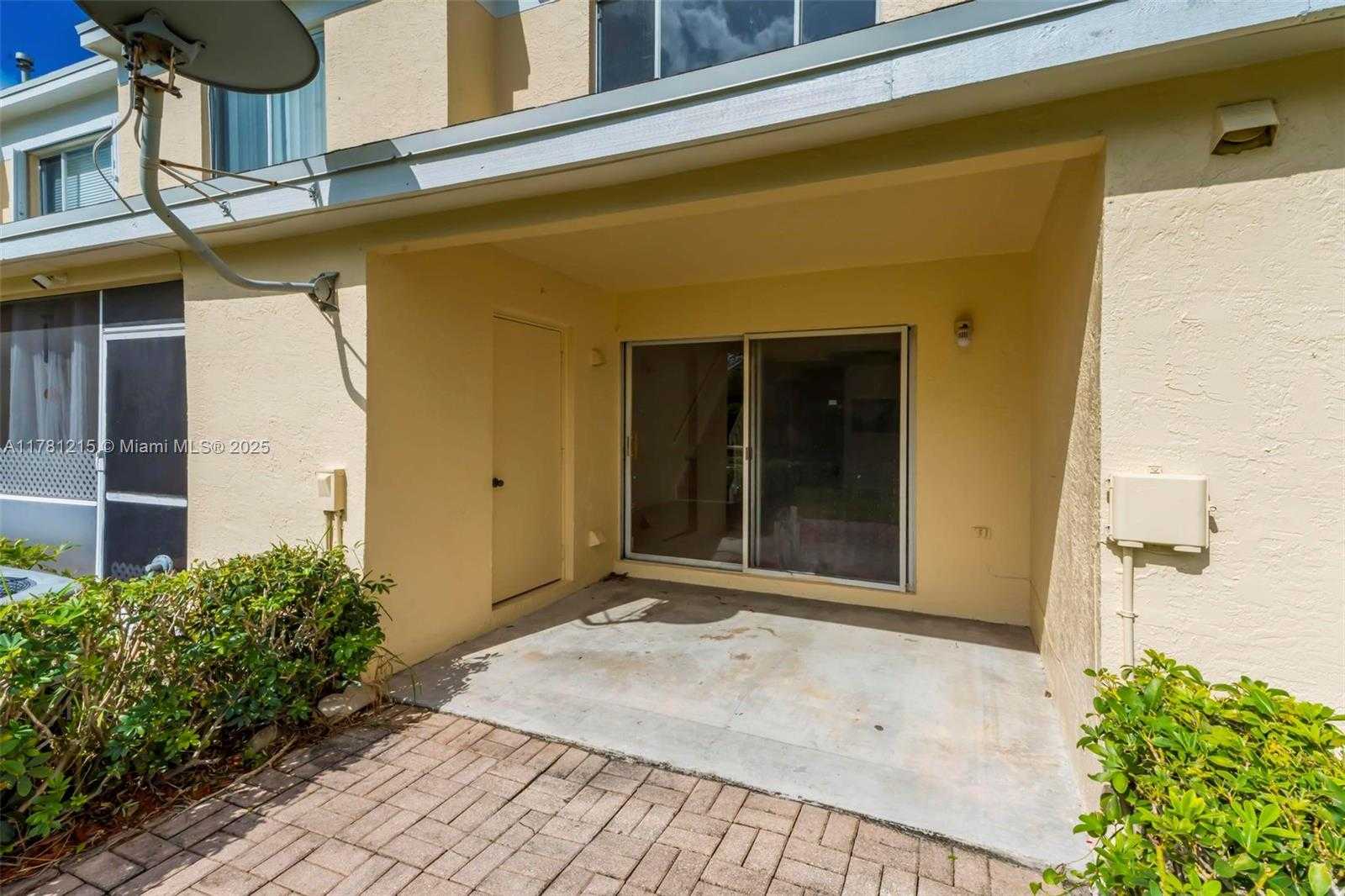 Small Image of 8151 SAN CARLOS CIR, Tamarac Number 19