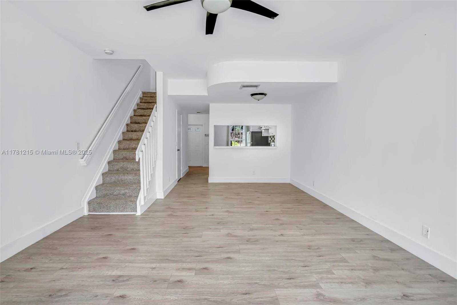 Small Image of 8151 SAN CARLOS CIR, Tamarac Number 3