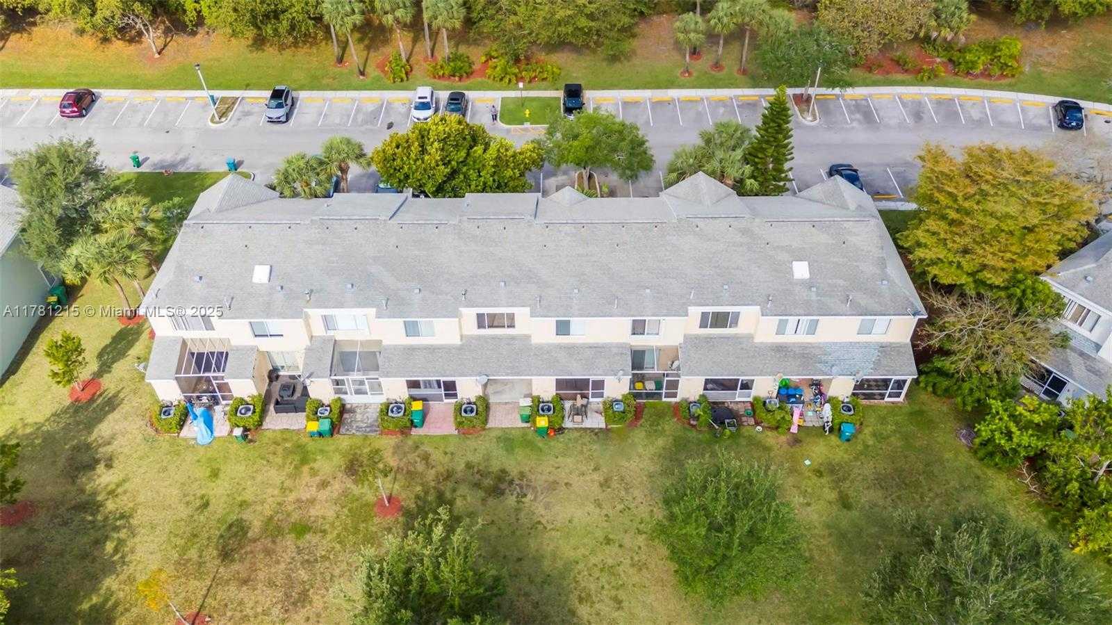 Small Image of 8151 SAN CARLOS CIR, Tamarac Number 32
