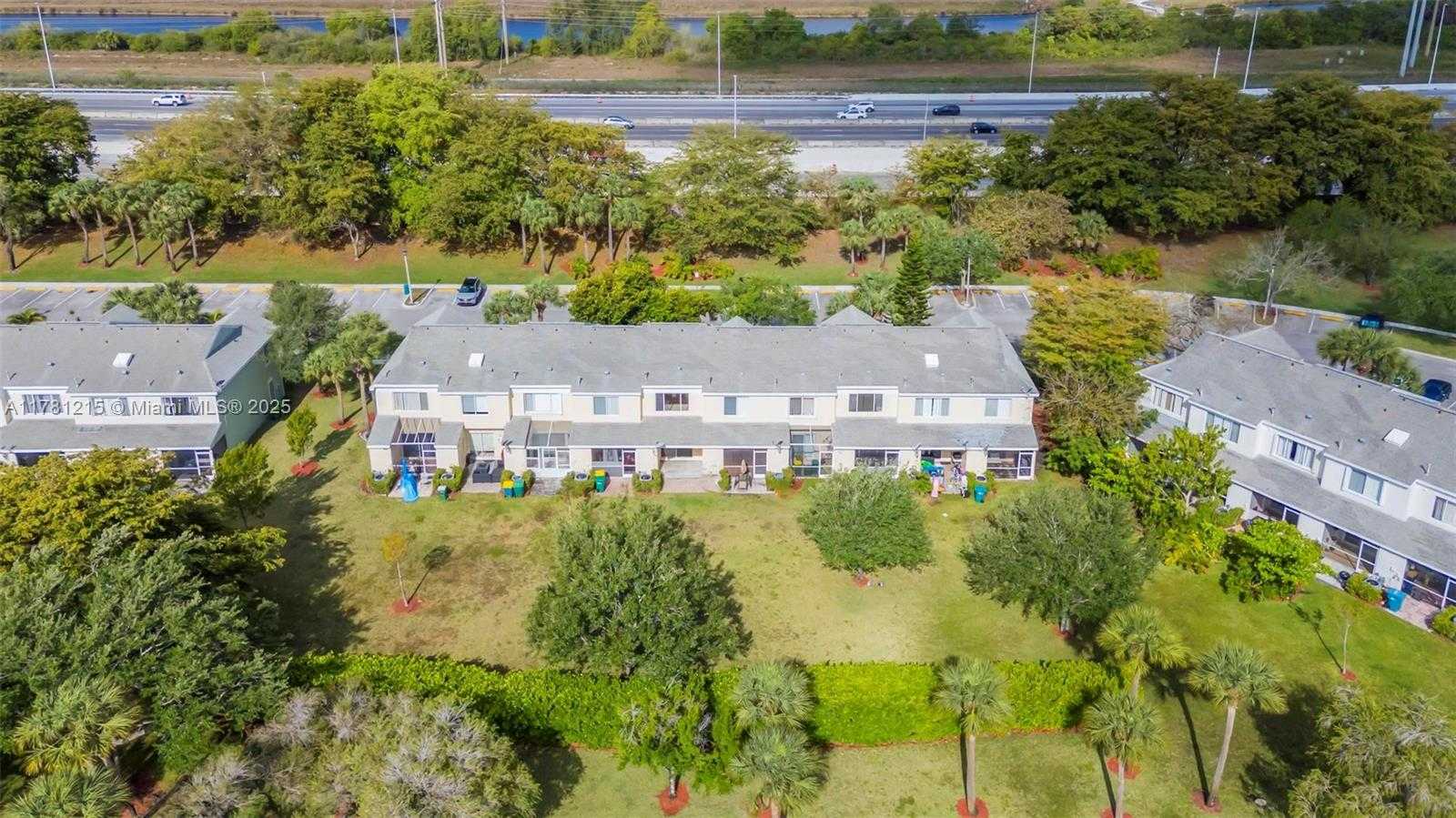 Small Image of 8151 SAN CARLOS CIR, Tamarac Number 33