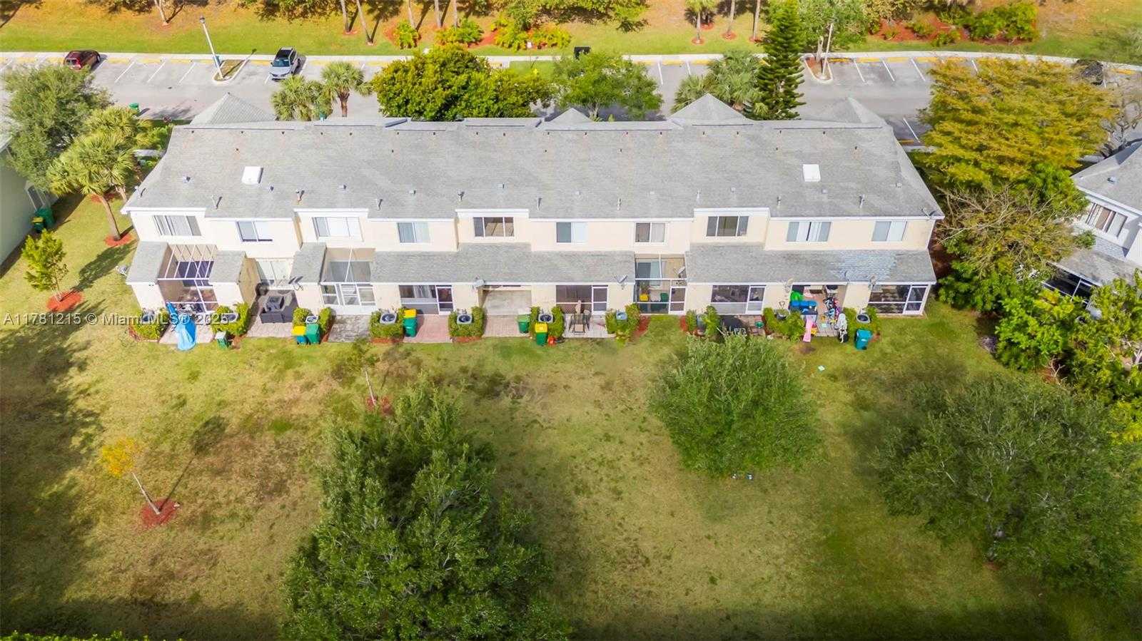 Small Image of 8151 SAN CARLOS CIR, Tamarac Number 37