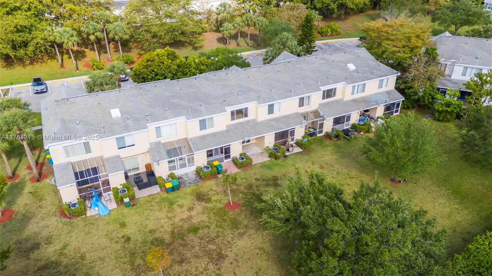 Small Image of 8151 SAN CARLOS CIR, Tamarac Number 39