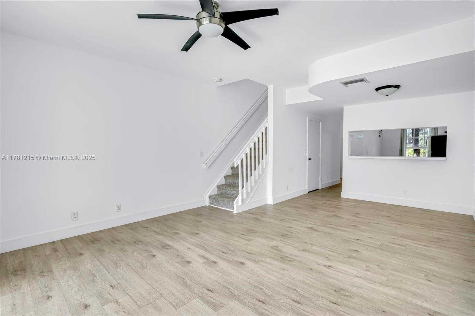Small Image of 8151 SAN CARLOS CIR, Tamarac Number 4