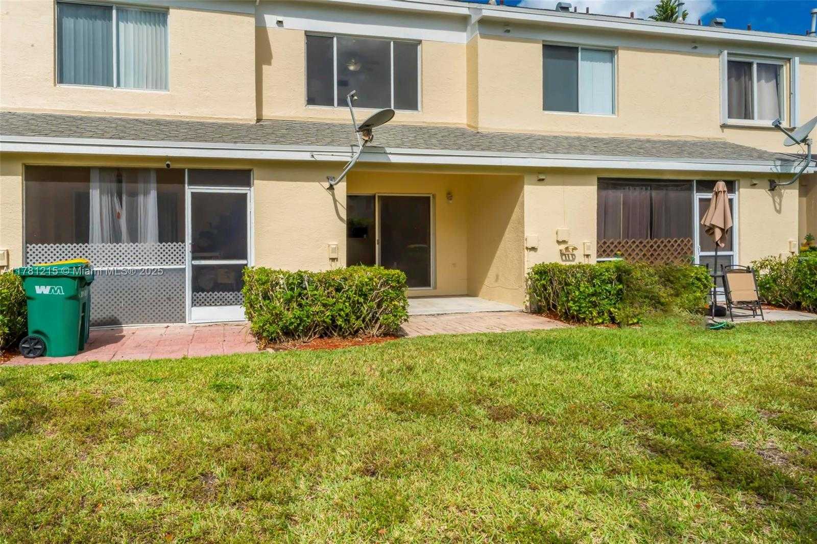 Small Image of 8151 SAN CARLOS CIR, Tamarac Number 47