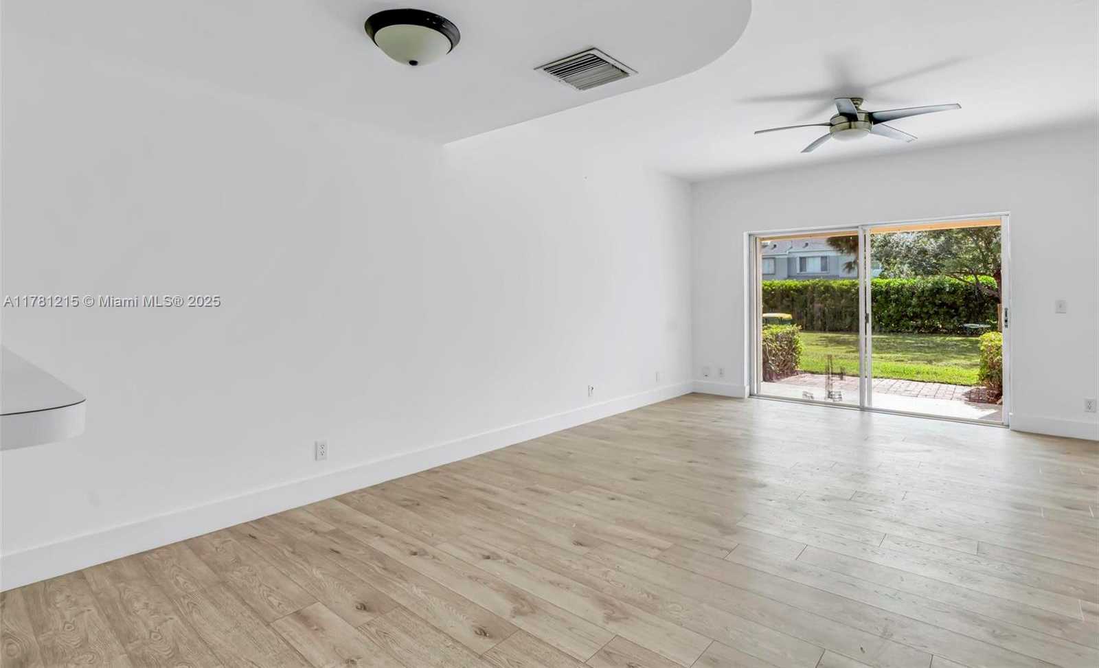 Small Image of 8151 SAN CARLOS CIR, Tamarac Number 5