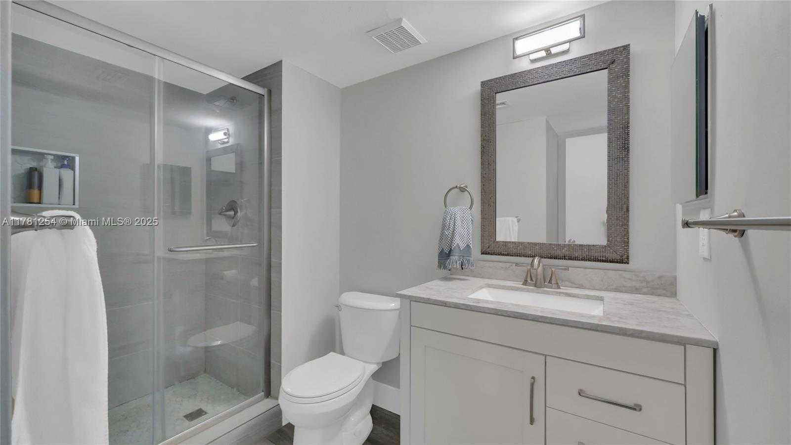 Small Image of 327 LAKEVIEW DR #203, Weston Number 11