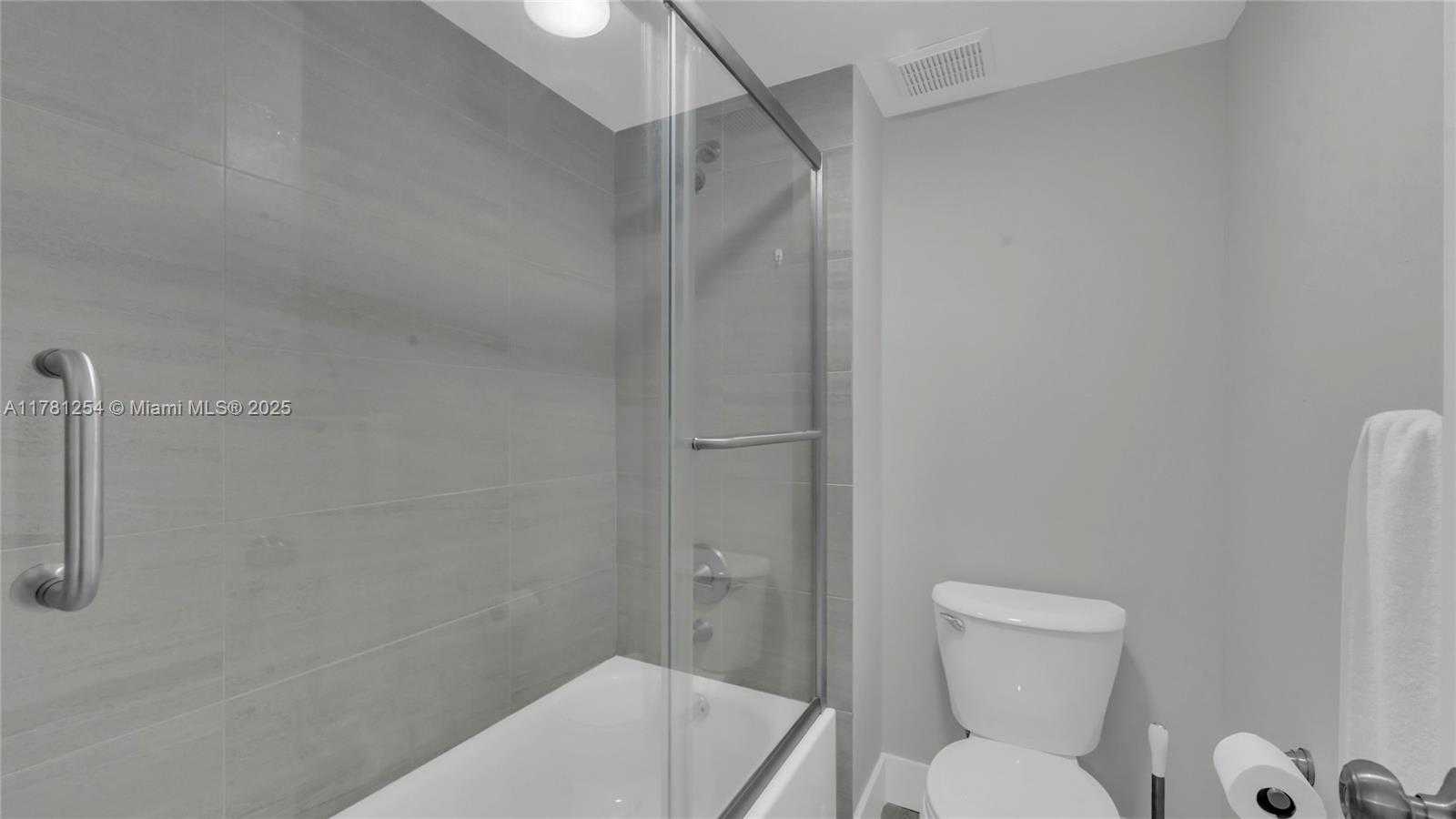 Small Image of 327 LAKEVIEW DR #203, Weston Number 17