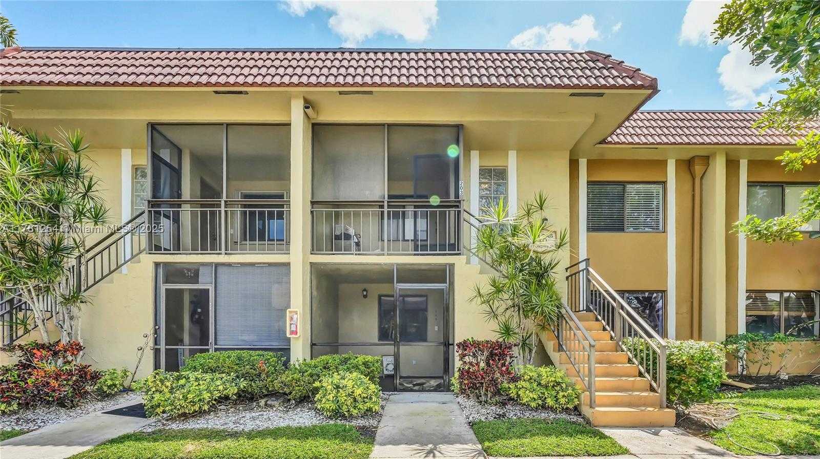 Small Image of 327 LAKEVIEW DR #203, Weston Number 2