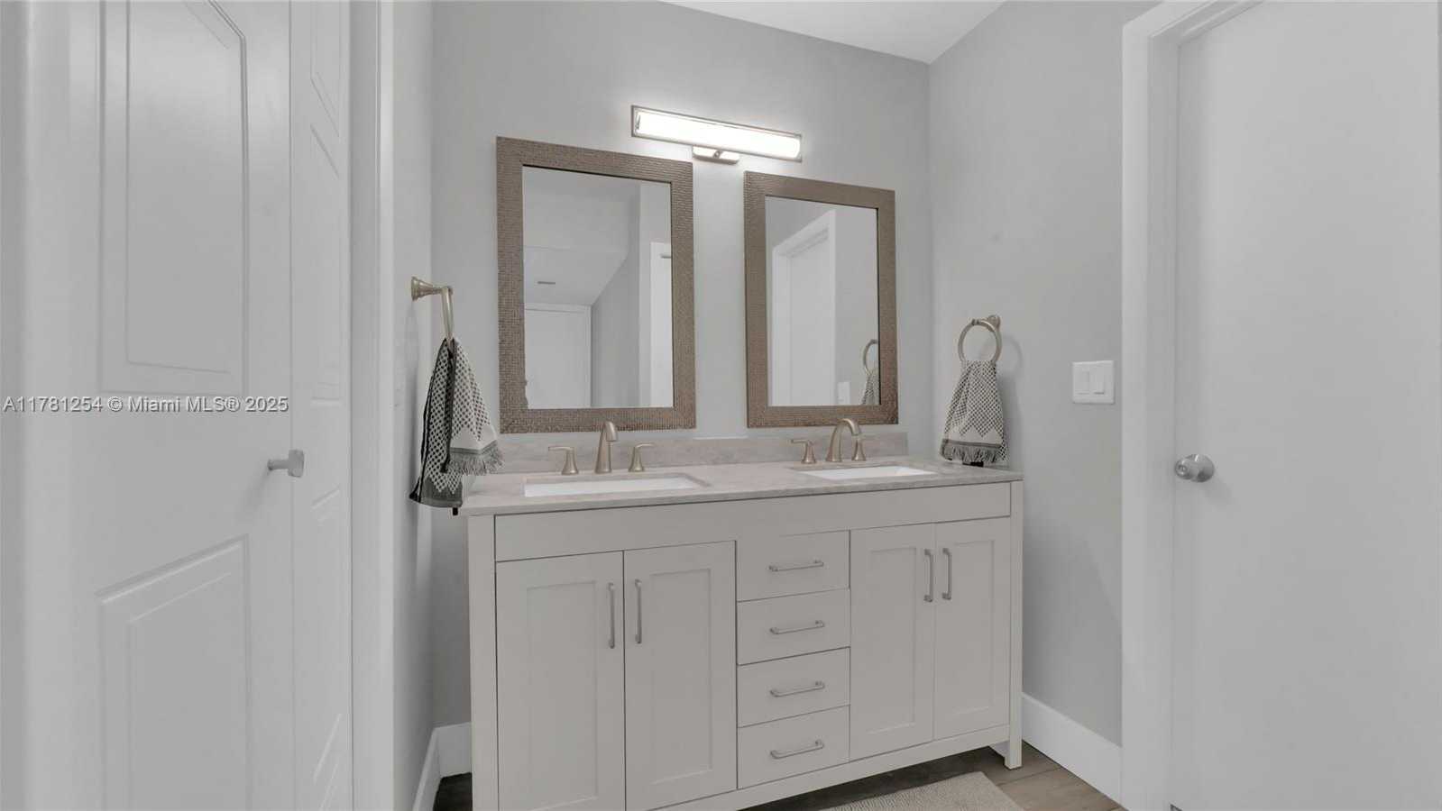 Small Image of 327 LAKEVIEW DR #203, Weston Number 20