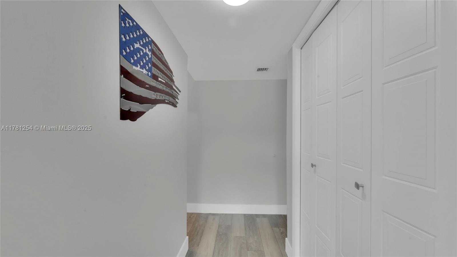 Small Image of 327 LAKEVIEW DR #203, Weston Number 21