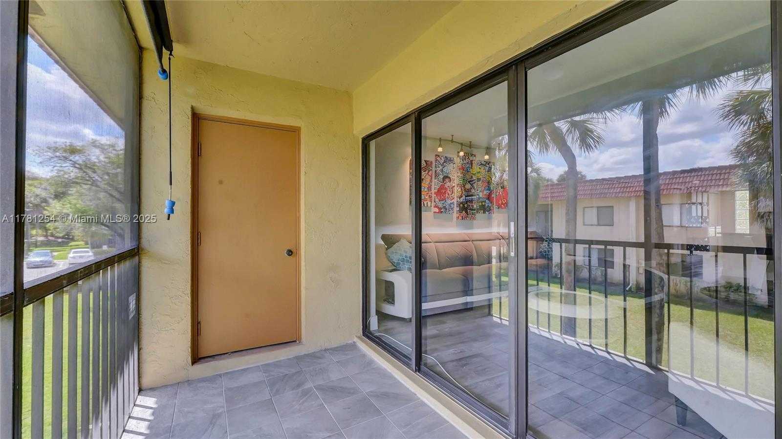 Small Image of 327 LAKEVIEW DR #203, Weston Number 23