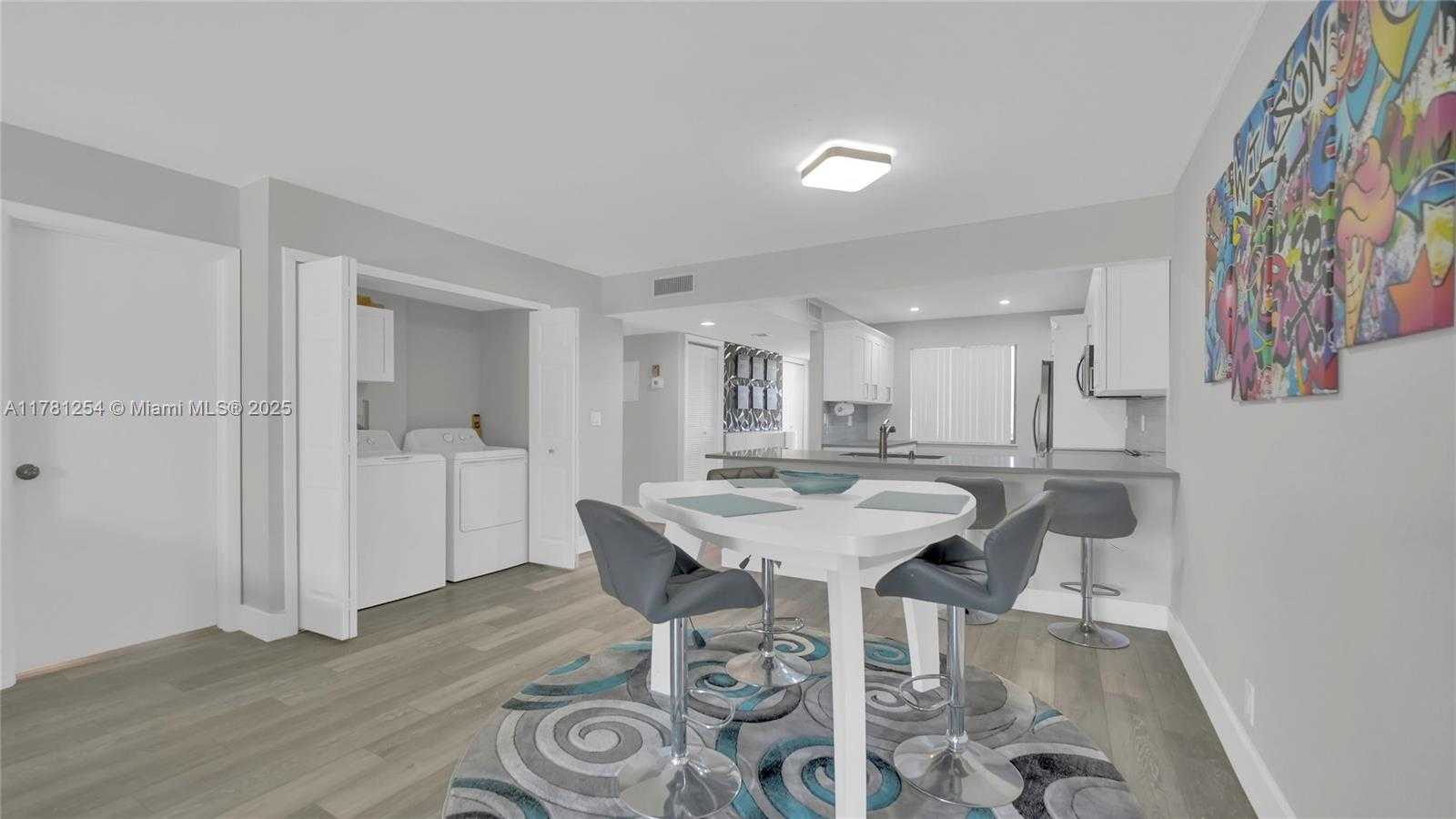Small Image of 327 LAKEVIEW DR #203, Weston Number 7