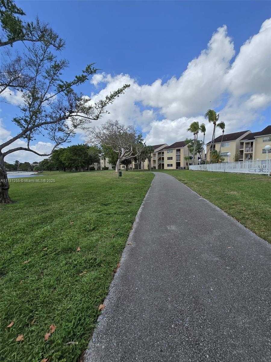 Small Image of 15290 SOUTH WEST 106TH LN #316, Miami Number 22