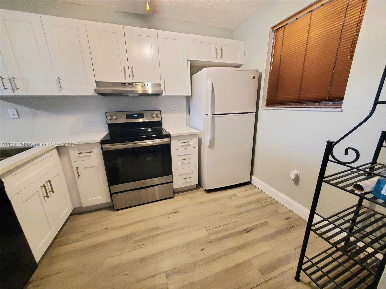 Small Image of 16750 NORTH EAST 10TH AVE #326, North Miami Beach Number 2