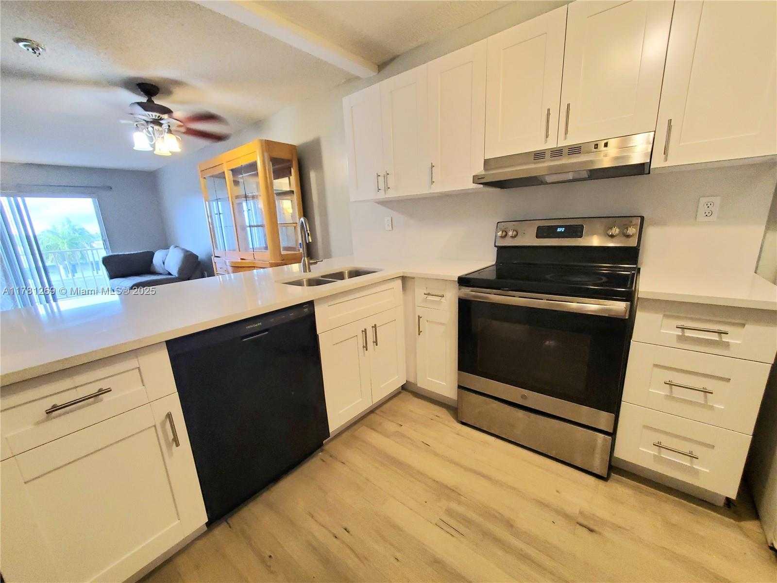 Small Image of 16750 NORTH EAST 10TH AVE #326, North Miami Beach Number 3