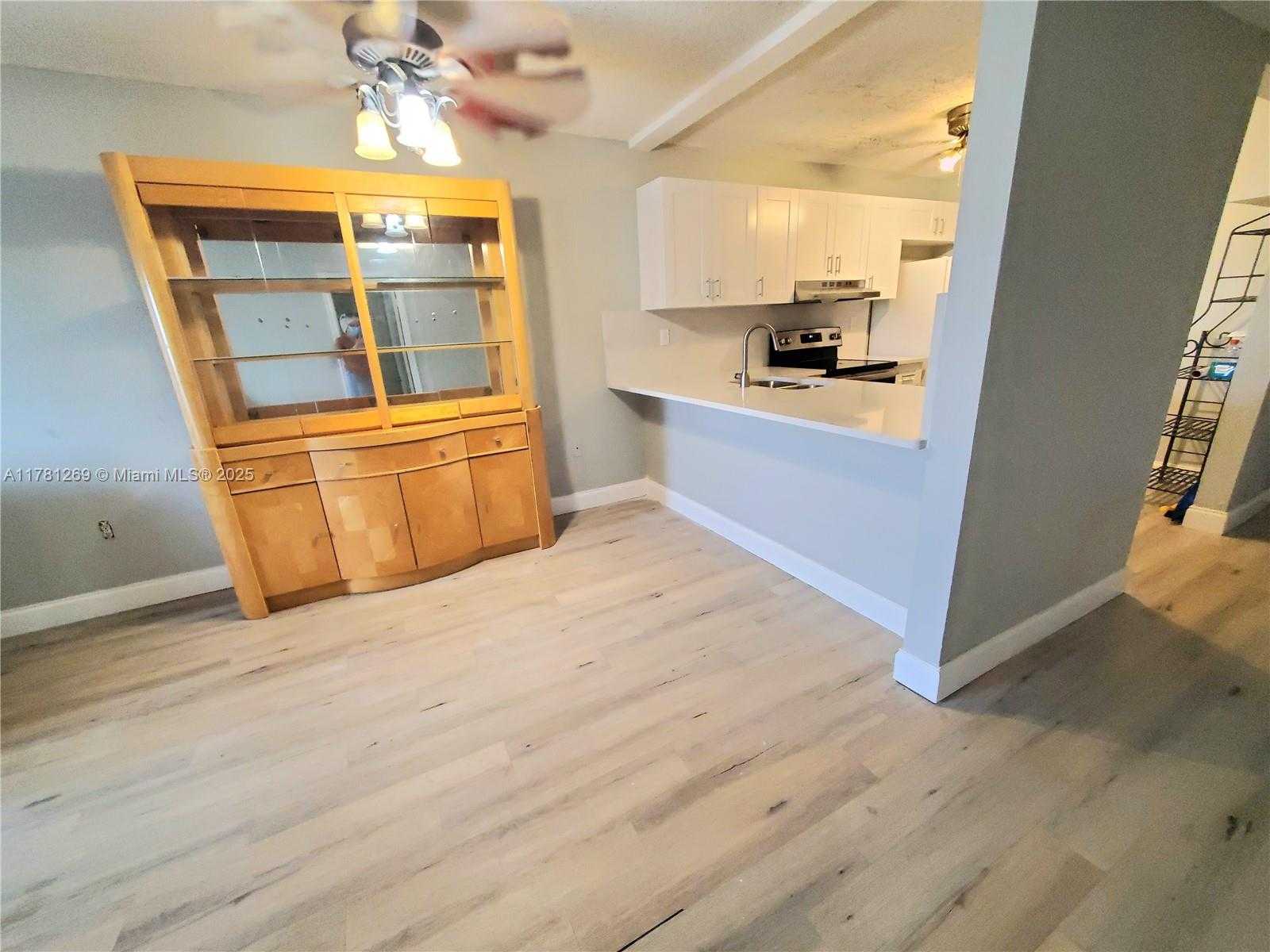 Small Image of 16750 NORTH EAST 10TH AVE #326, North Miami Beach Number 4