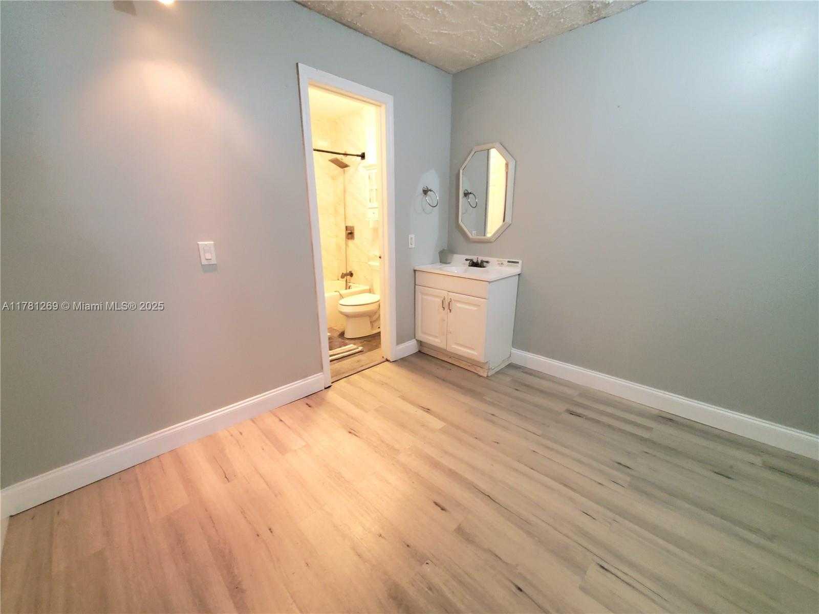 Small Image of 16750 NORTH EAST 10TH AVE #326, North Miami Beach Number 7