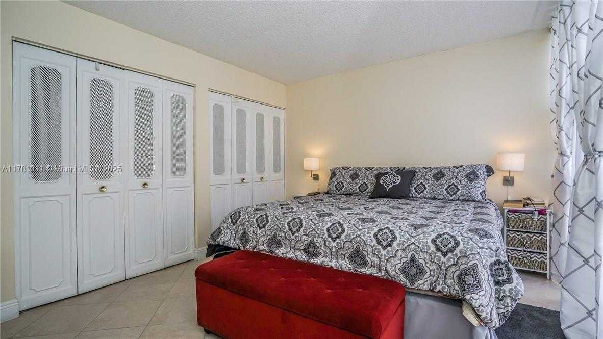 Small Image of 17011 NORTH BAY RD #701, Sunny Isles Beach Number 14