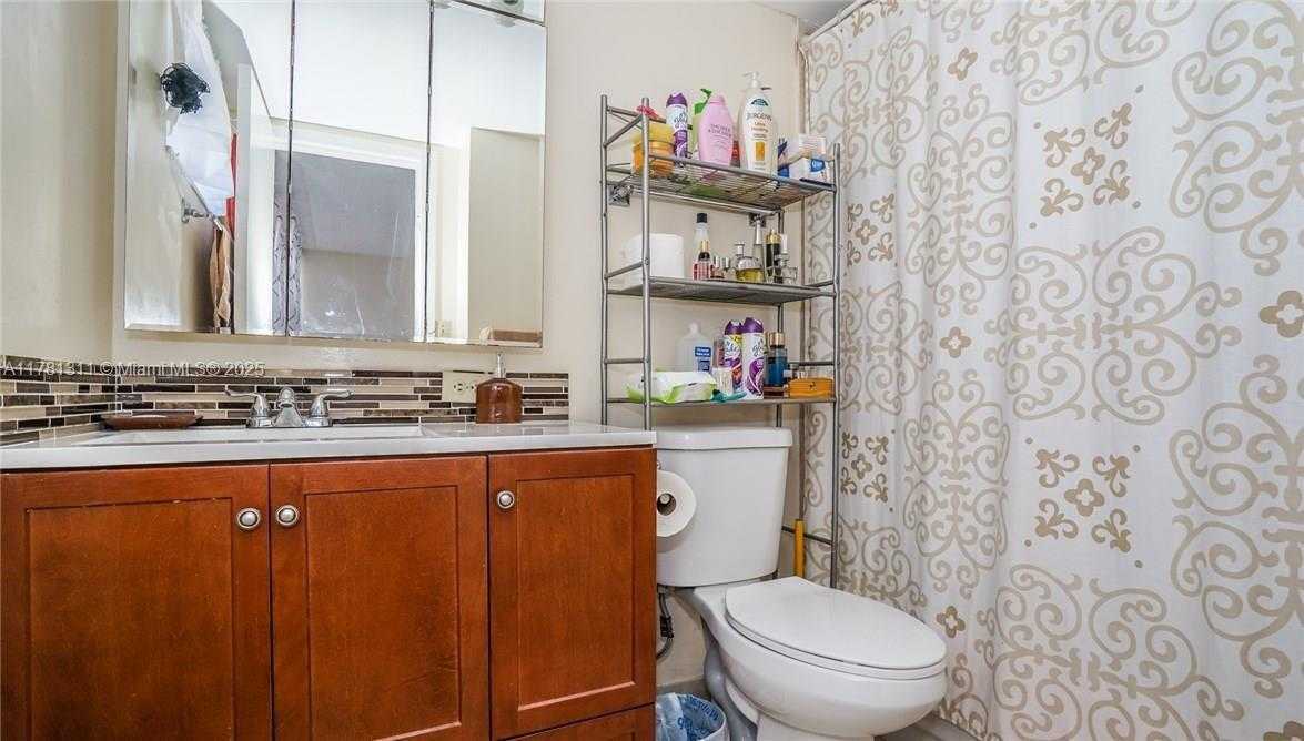 Small Image of 17011 NORTH BAY RD #701, Sunny Isles Beach Number 15