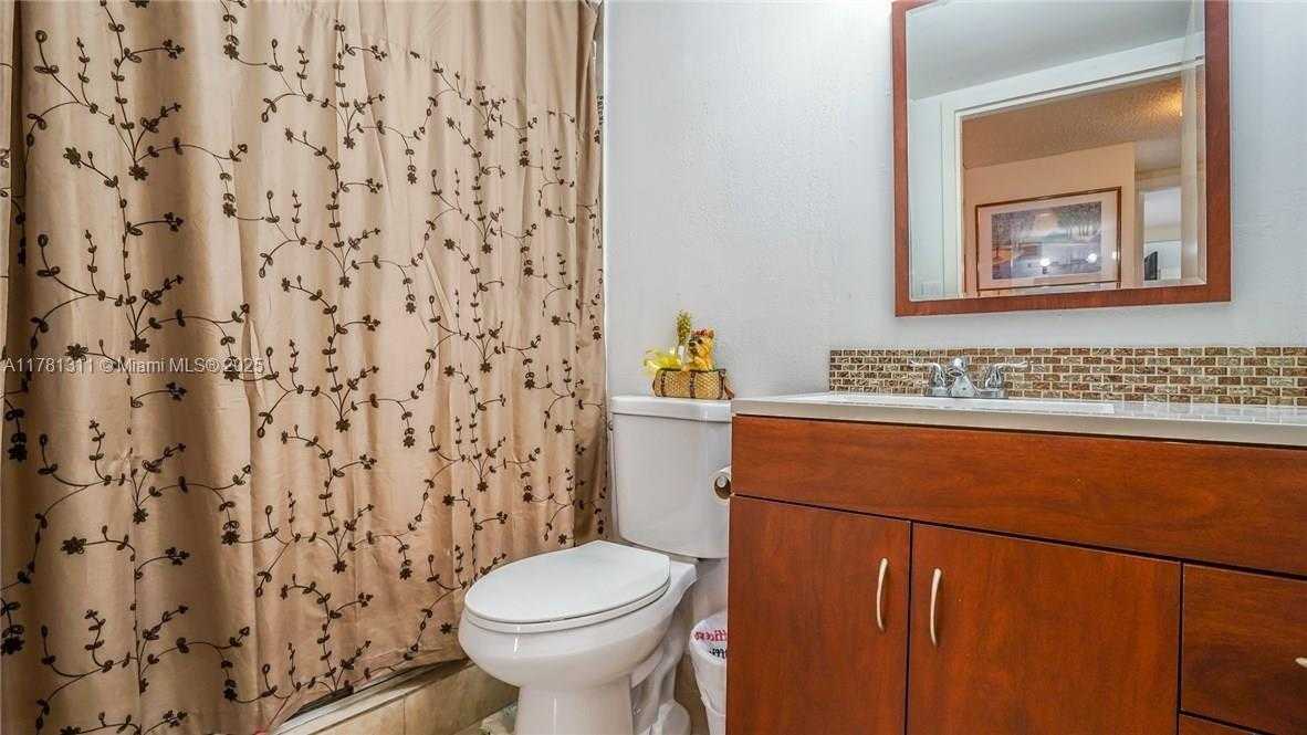 Small Image of 17011 NORTH BAY RD #701, Sunny Isles Beach Number 17