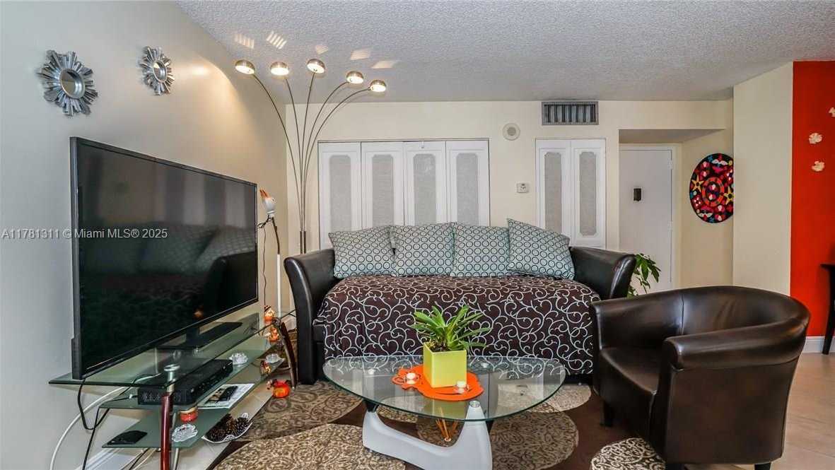 Small Image of 17011 NORTH BAY RD #701, Sunny Isles Beach Number 2