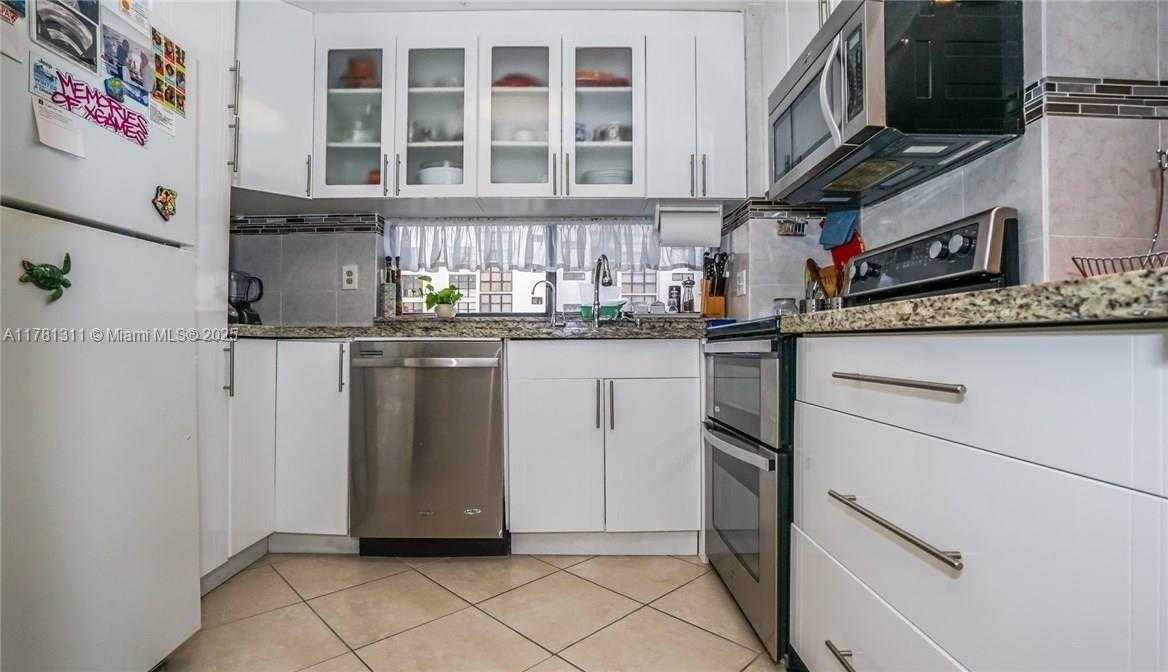 Small Image of 17011 NORTH BAY RD #701, Sunny Isles Beach Number 9