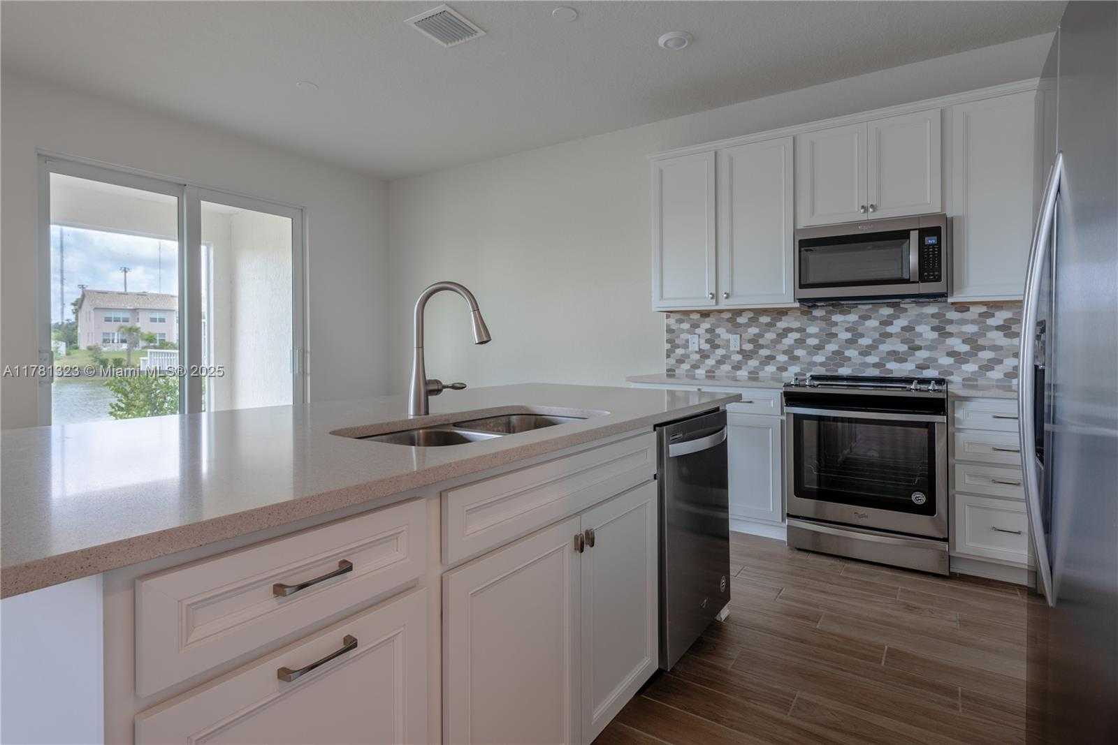 Small Image of 4974 GREENWAY DR, Hollywood Number 11