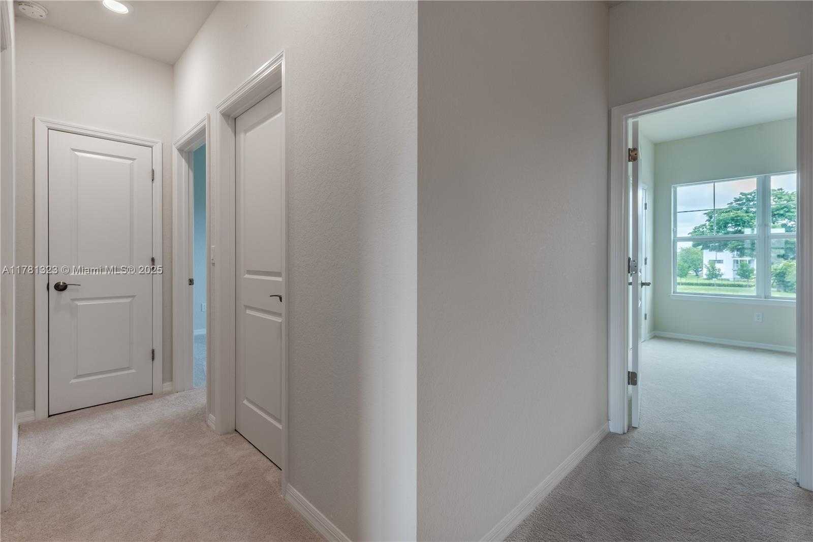 Small Image of 4974 GREENWAY DR, Hollywood Number 16