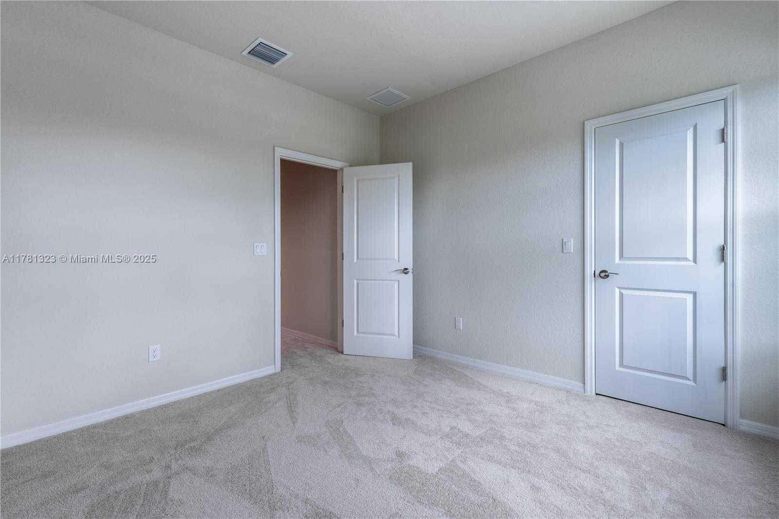 Small Image of 4974 GREENWAY DR, Hollywood Number 18