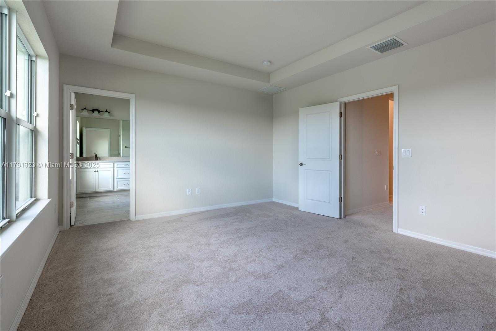 Small Image of 4974 GREENWAY DR, Hollywood Number 21