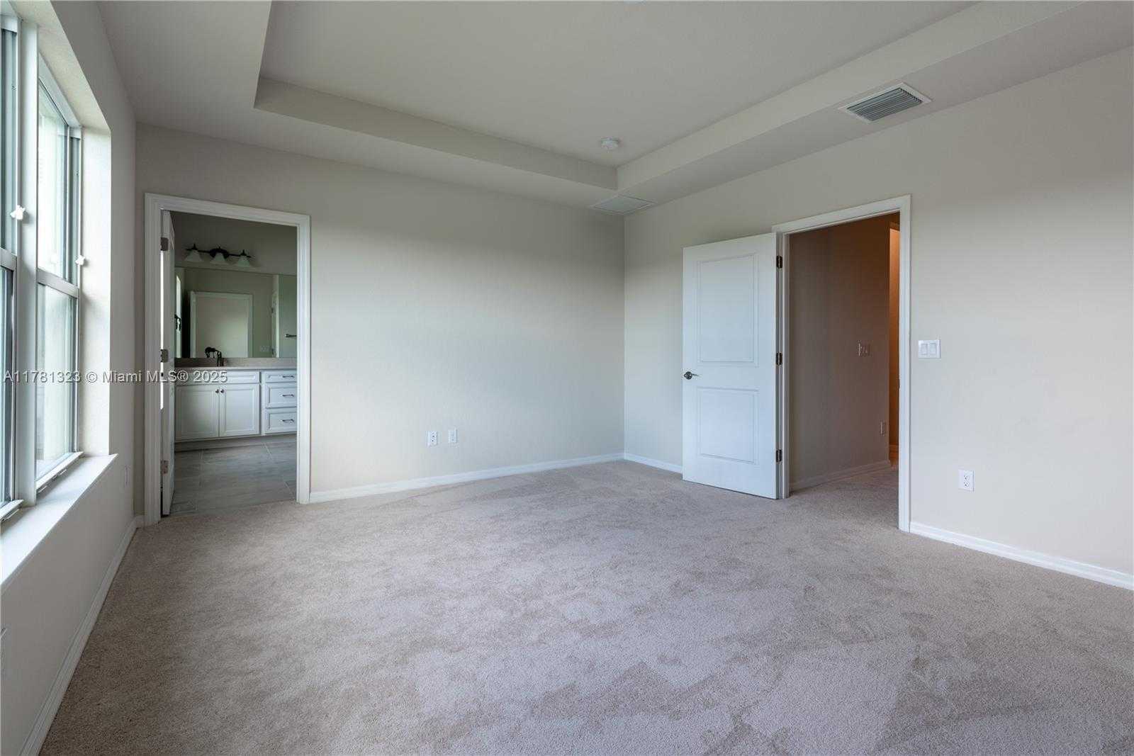 Small Image of 4974 GREENWAY DR, Hollywood Number 22