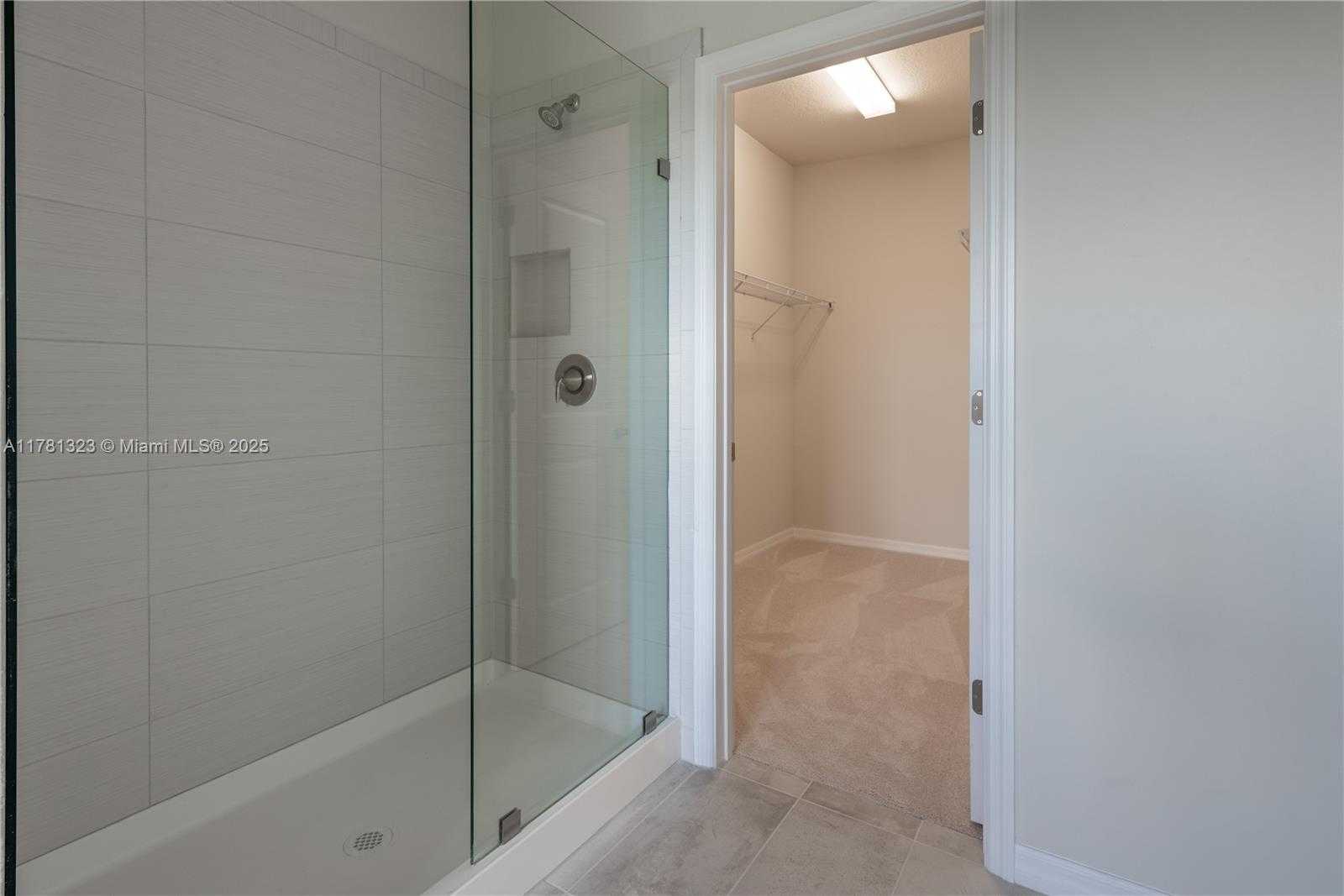 Small Image of 4974 GREENWAY DR, Hollywood Number 24