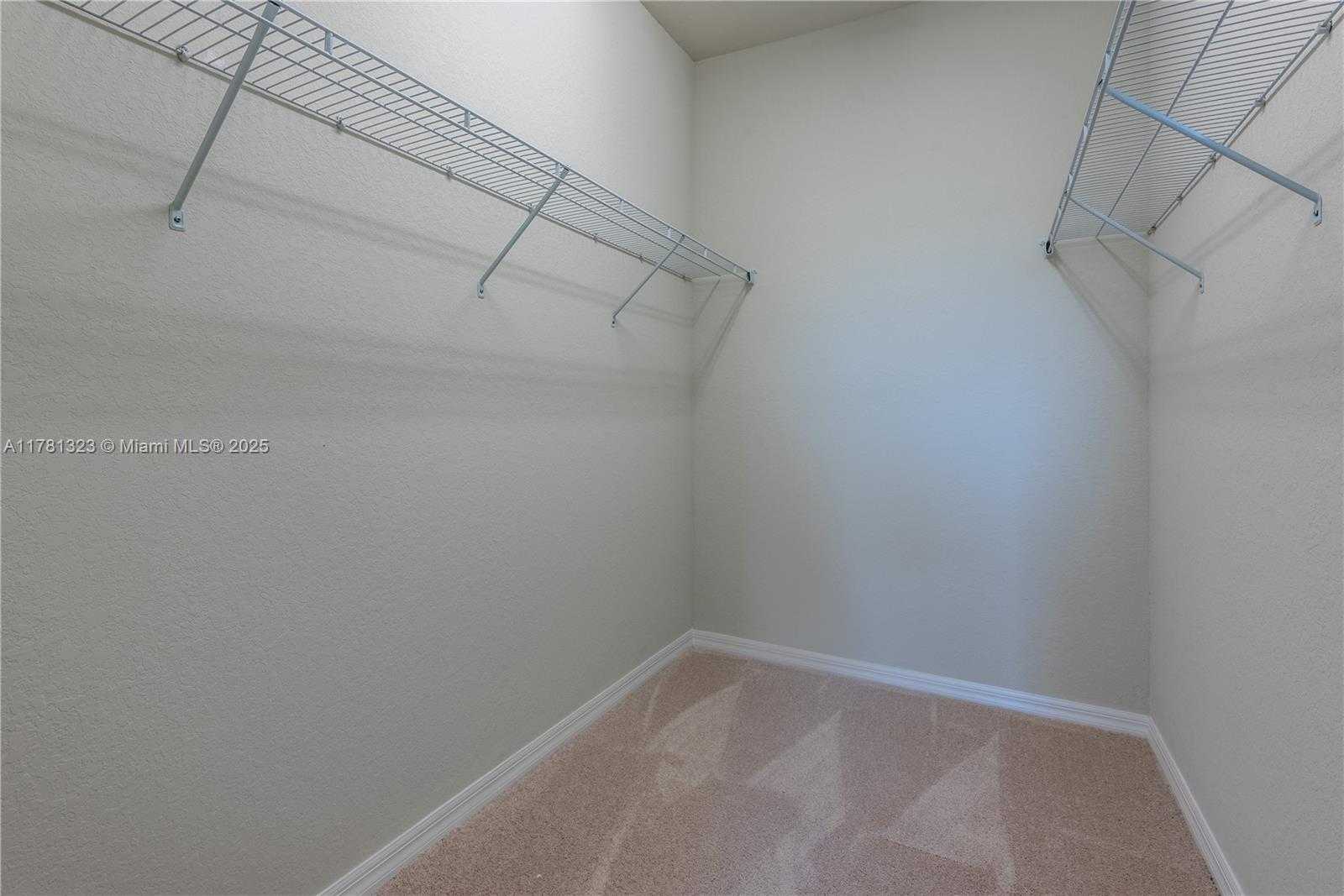 Small Image of 4974 GREENWAY DR, Hollywood Number 25